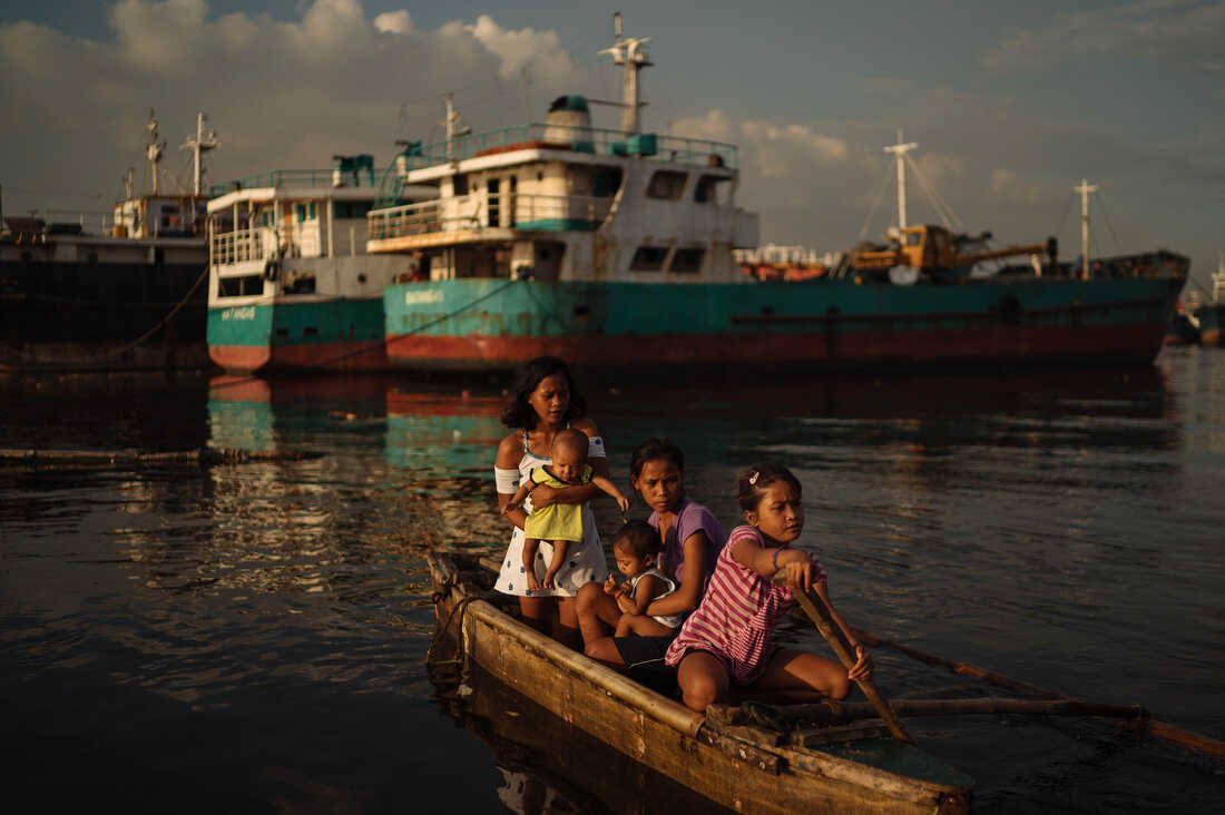 PHOTOS Teen Moms In The Philippines