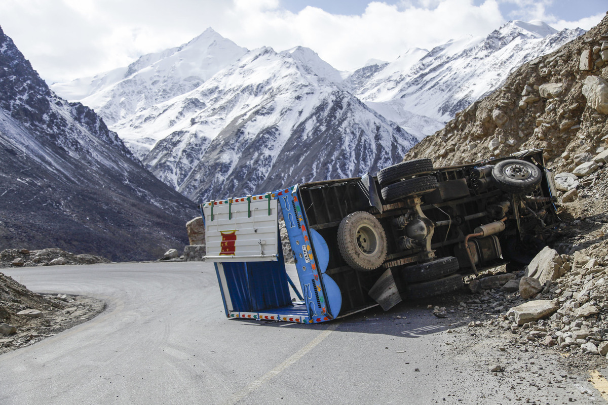 Life Along Pakistan's Mountain Highway Where China Is Investing