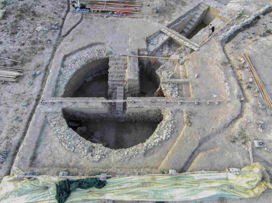Archaeologists in Greece find 3,500-year-old royal tombs