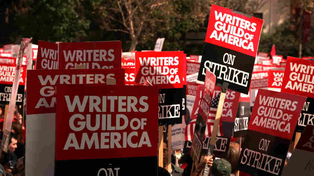 CENTURY CITY, CA - NOVEMBER 09: Picketers march during a strike held by the Writers Guild of America (WGA) outside Fox Studios on November 9, 2007 in Century City, California. Over 12,000 members of the WGA are on strike against producers and studios demanding for a greater share of new media revenue. (Photo by Noel Vasquez/Getty Images)