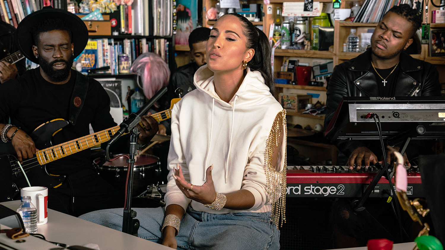 Snoh Aalegra plays a Tiny Desk Concert (Laura Beltran Villamizar/NPR).