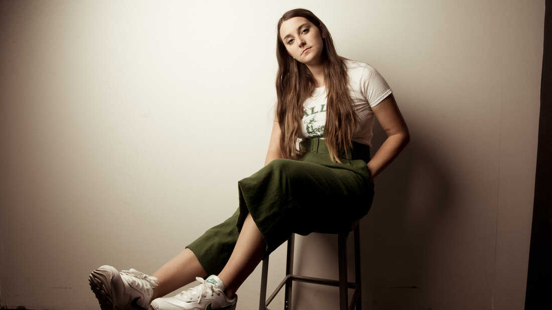 A Debut Album That Confronts Ingrained 'Expectations' With Emotional Clarity