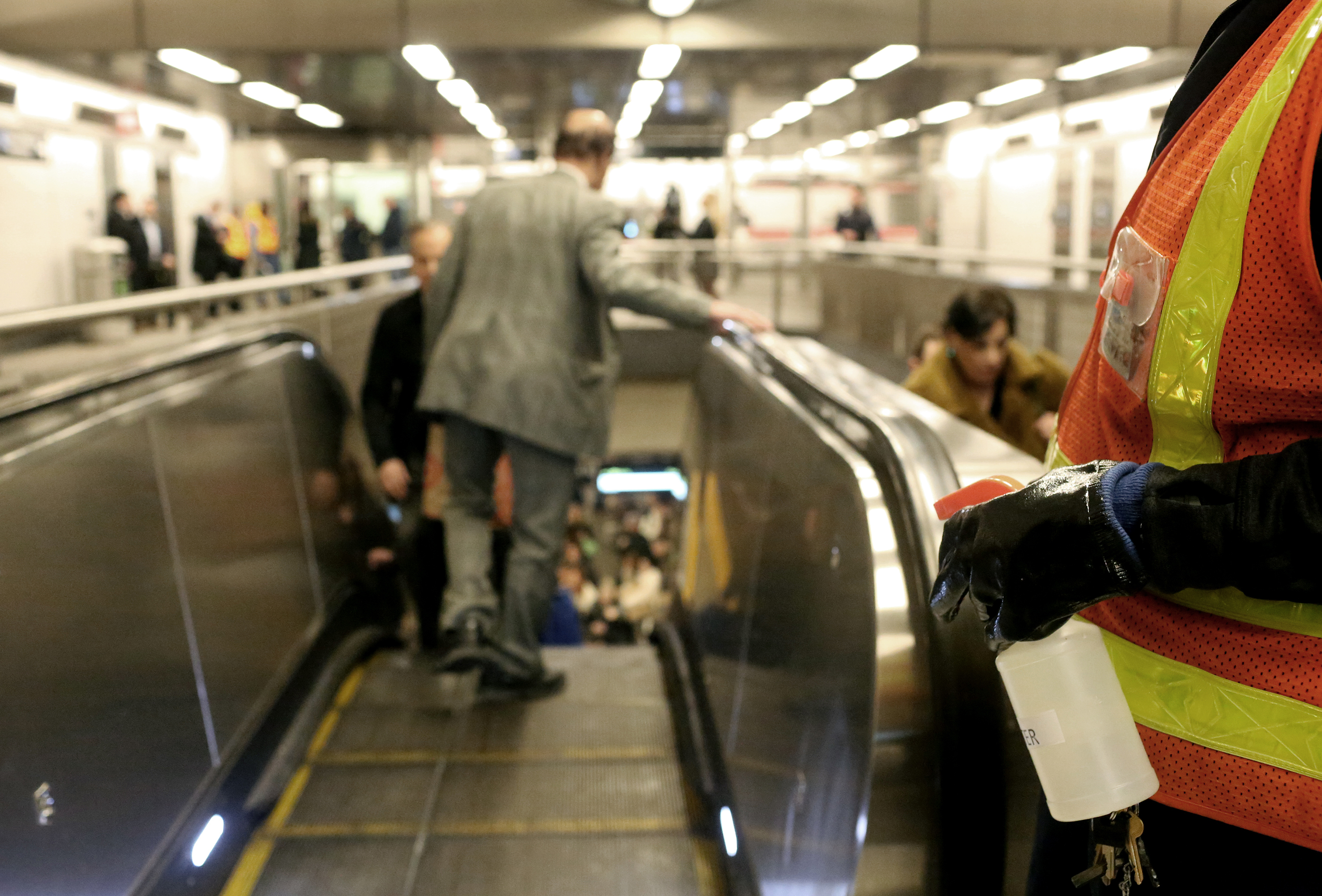 When someone tests positive for COVID-19, epidemiologists make detailed lists of everyone they may have had contact with in their daily life and reach out to those people. (Getty Images)