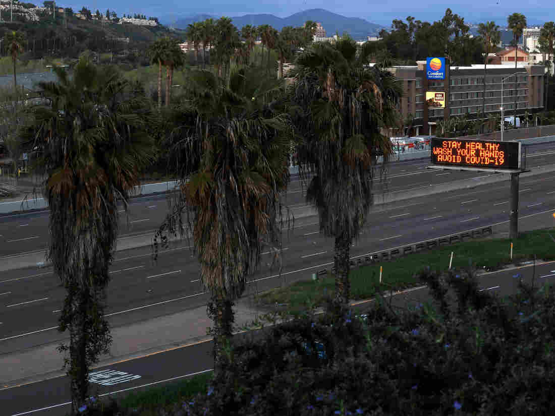 SAN DIEGO, CA - MARCH 15: A stretch of Interstate 8 is empty as a sign encourages hand washing on March 15, 2020 in San Diego, California. (COVID-19). (Photo by Sean M. Haffey/Getty Images)