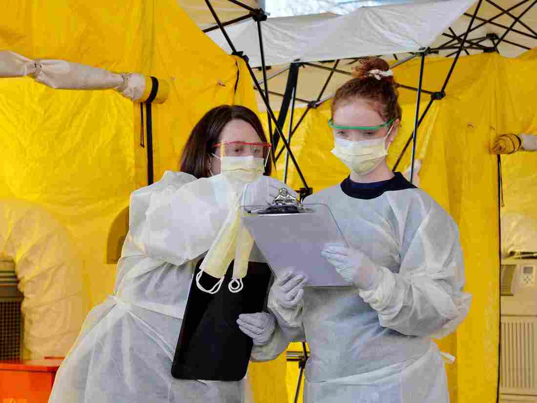 Tucker Carlson torches Sen. Burr for dumping stocks ahead of coronavirus outbreak