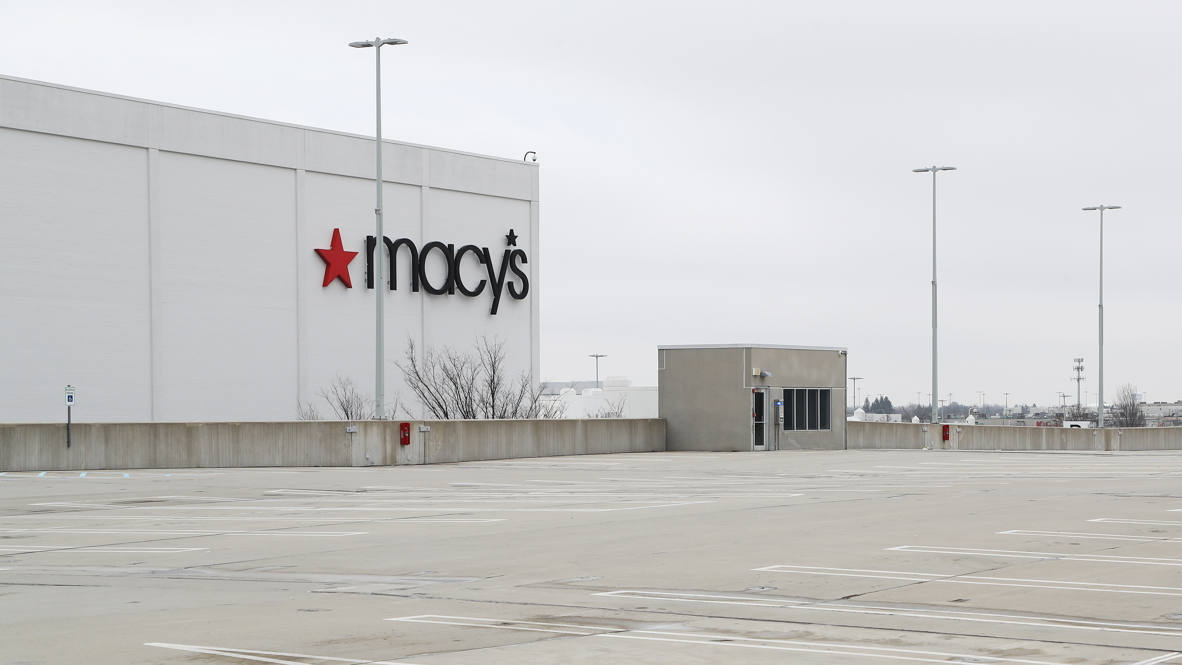 An empty parking lot surrounds the Macy's at the Roosevelt Field Mall on March 20 in East Garden City, N.Y. The retail chain had previously announced plans to close about 125 stores over the next three years. (Getty Images)