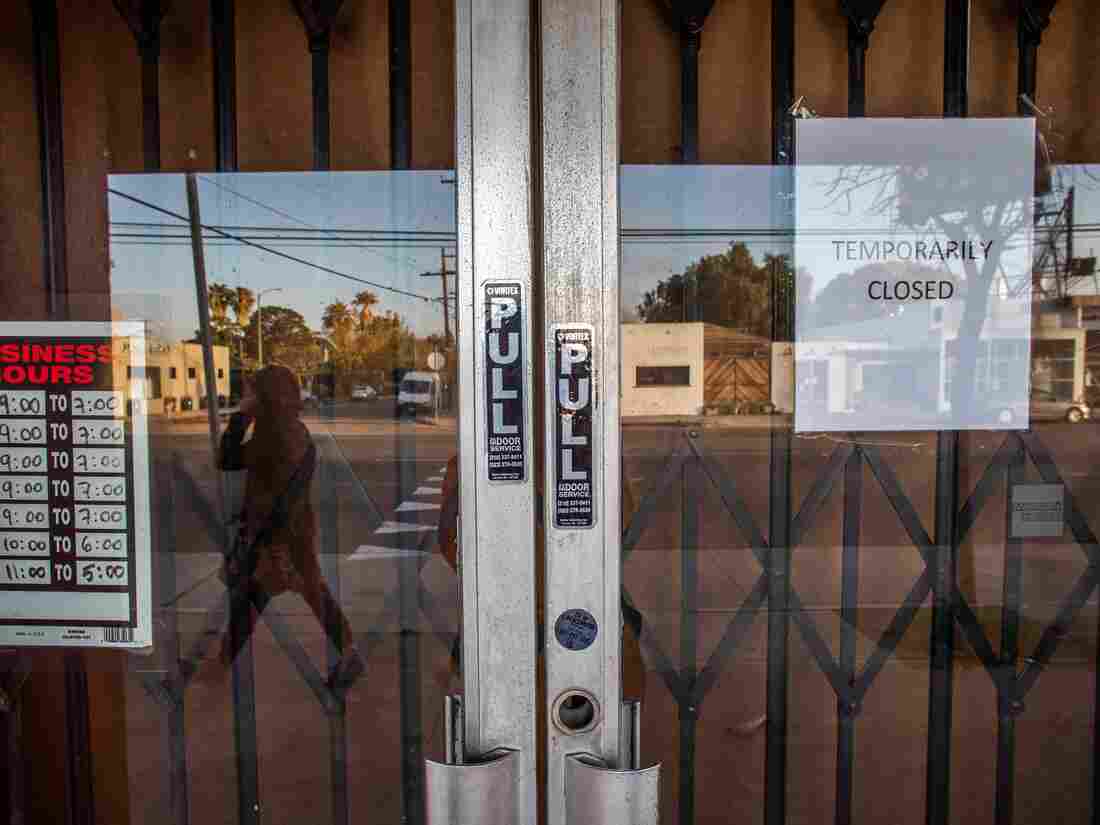A framing art gallery is closed in Venice Beach, California' during the COVID-19 novel coronavirus on April 01, 2020. (Photo by APU GOMES/AFP via Getty Images)