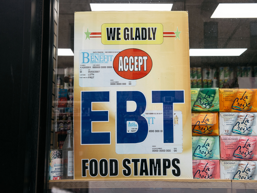 A sign alerting customers about SNAP food stamps benefits is displayed at a Brooklyn grocery store in December 2019. (Getty Images)