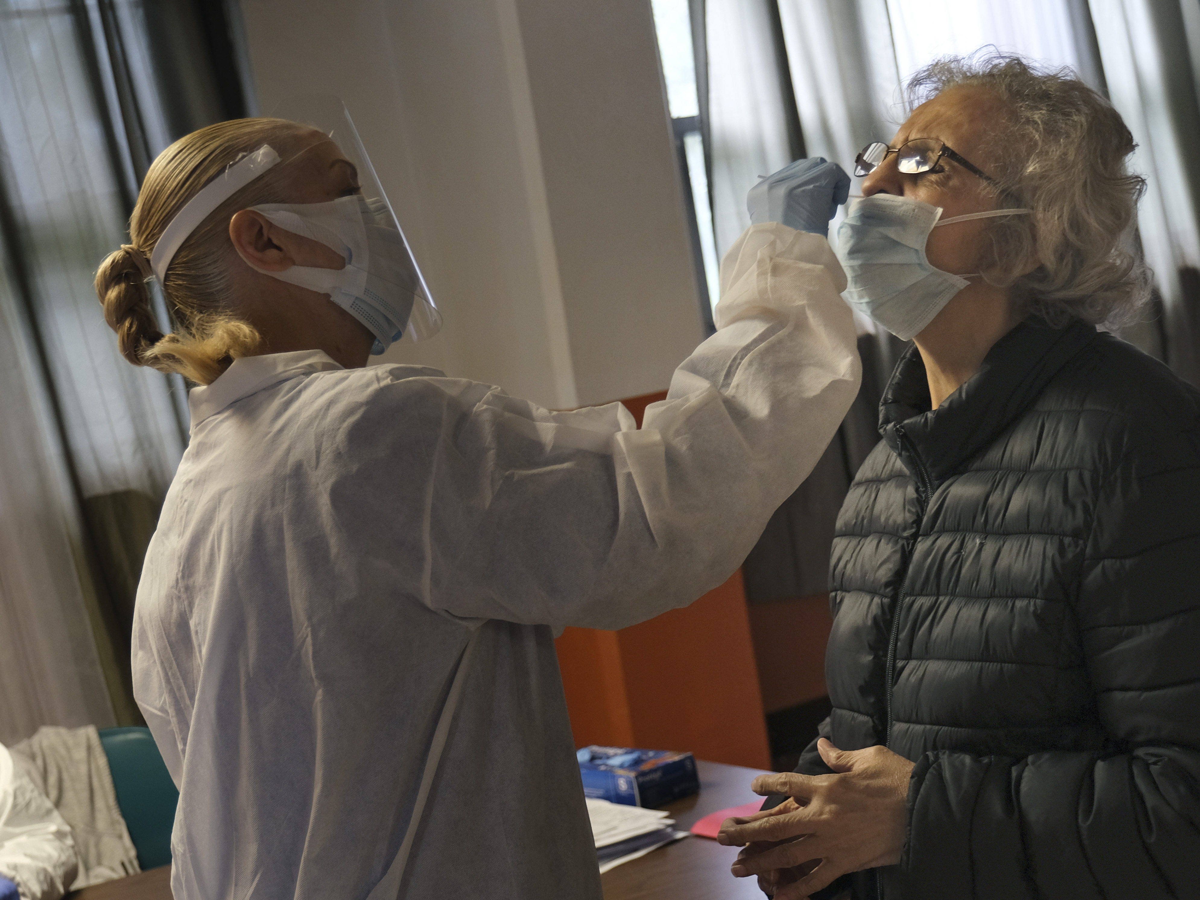 FDA grants emergency use authorization for first coronavirus antigen test 