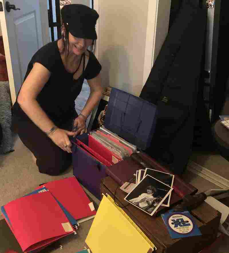 Kathy Valentine organizing