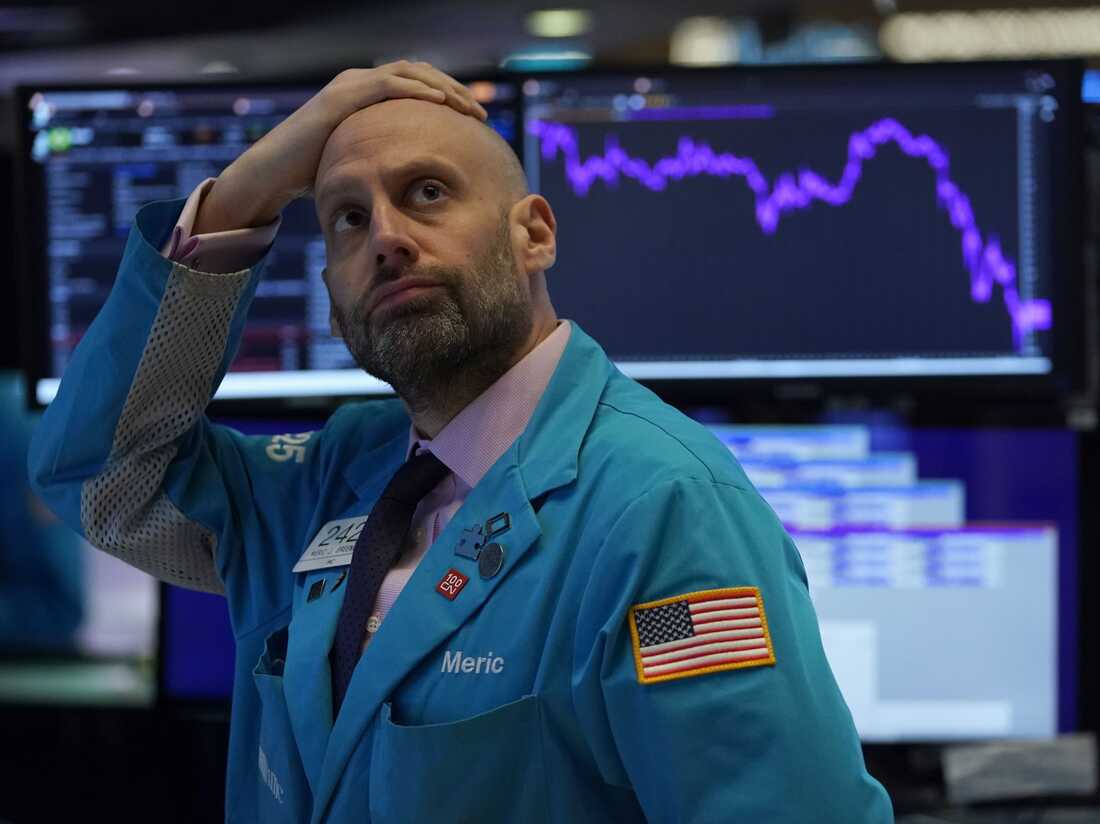 Meric Greenbaum, Designated Market Maker IMC financial looks up at the board before the opening bell right before trading halted on the New York Stock Exchange on March 9, 2020 in New York. (Photo by TIMOTHY A. CLARY/AFP via Getty Images)