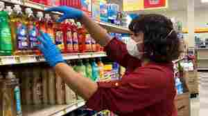 People Can't See It, But This Grocery Worker Still Wears Lipstick Under Her Mask