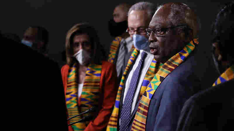 Kente Cloth: From Royals To Graduation Ceremonies ... To Congress?