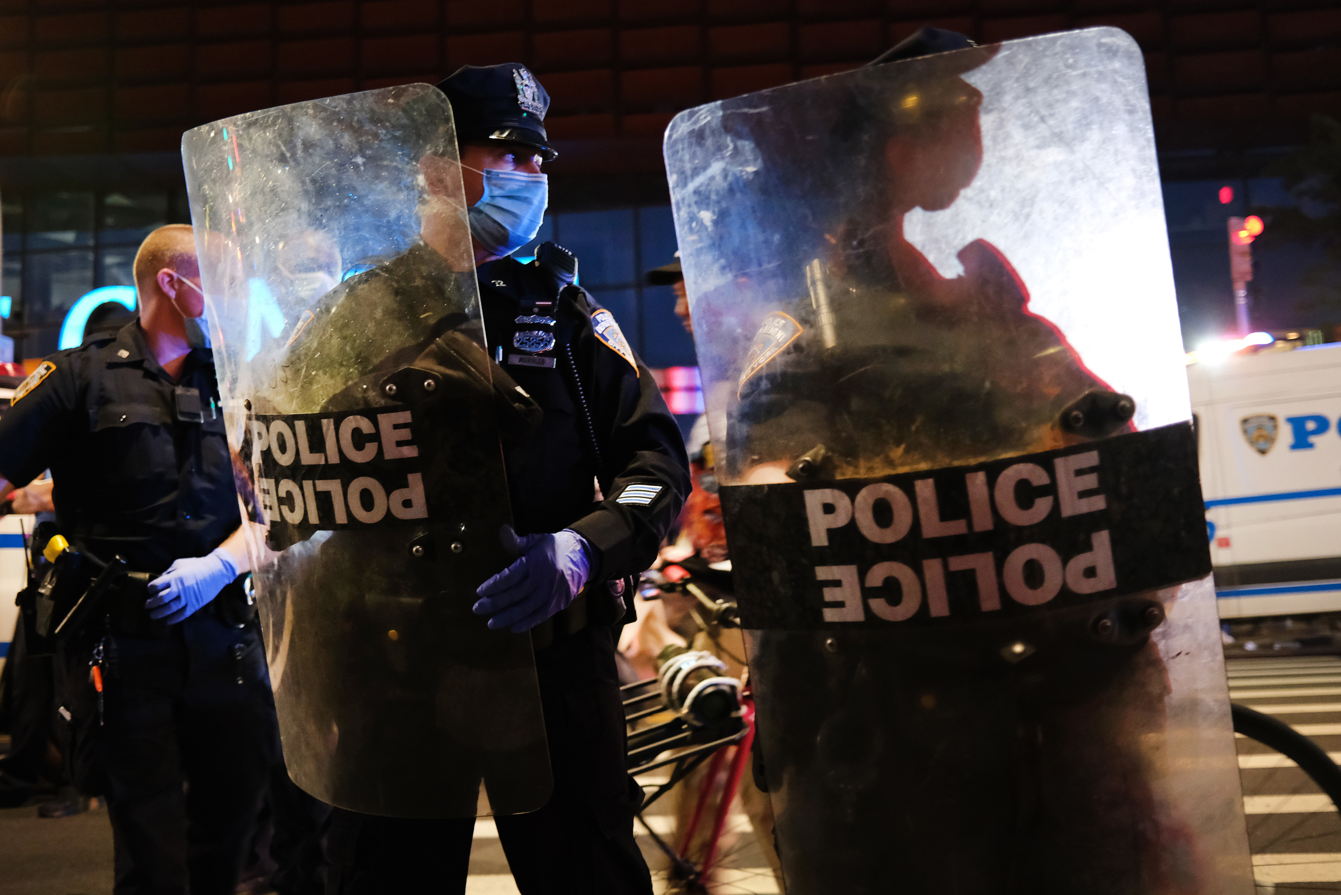 Police confront protesters in front of the Barclays Center in Brooklyn, NY, on May 29, 2020. (Getty Images)