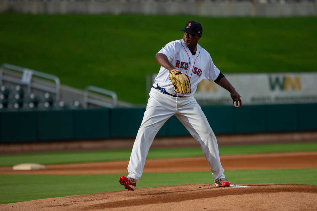 Amateur League Draws Fans Desperate To Watch Baseball picture