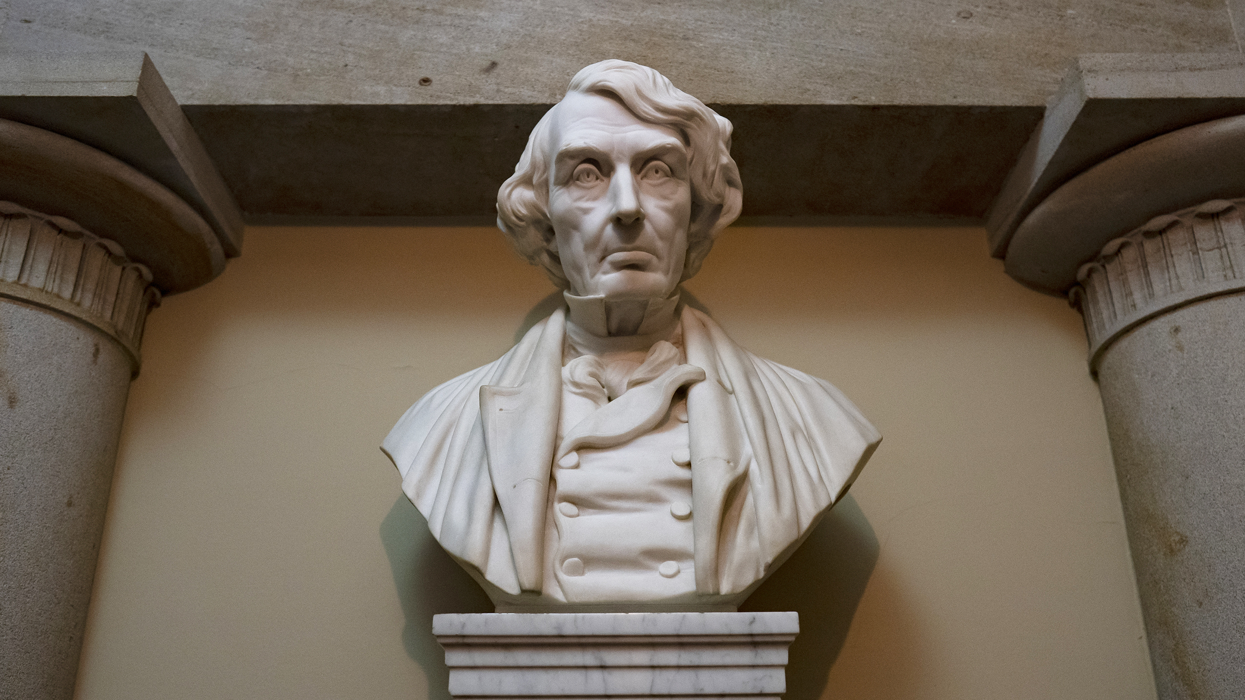 House passes bill removing Confederate statues, other figures from