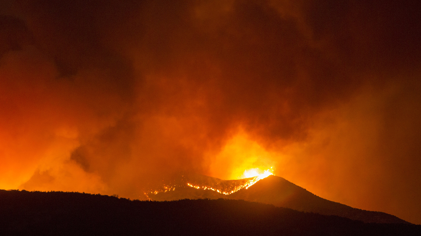 California's Apple Fire Destroys More Than 20,000 Acres