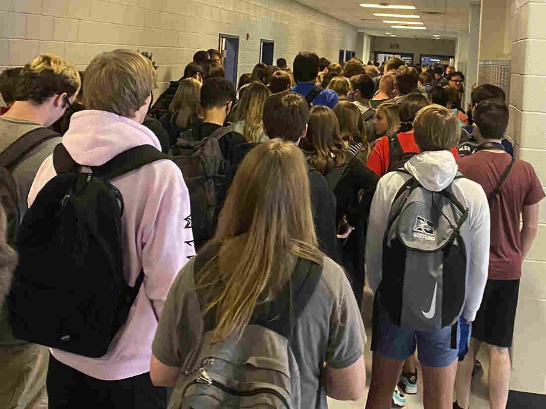 Georgia High School 'Temporarily' Switches To Virtual Learning After 9 Positive Tests 1 ap 20217816731814 fdbf90b3b712766d0206f78bdd5e3dac83fc1a7d s1100 c15