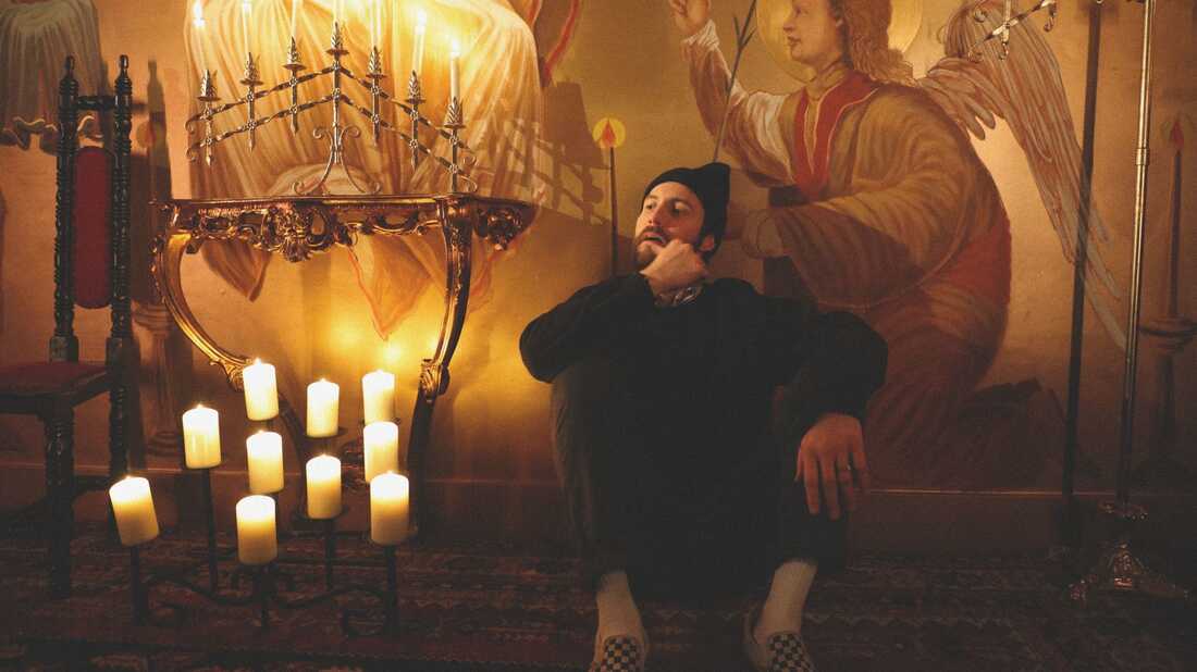 Ruston Kelly Explains 'Teenage Dirtbag,' The Loser Anthem