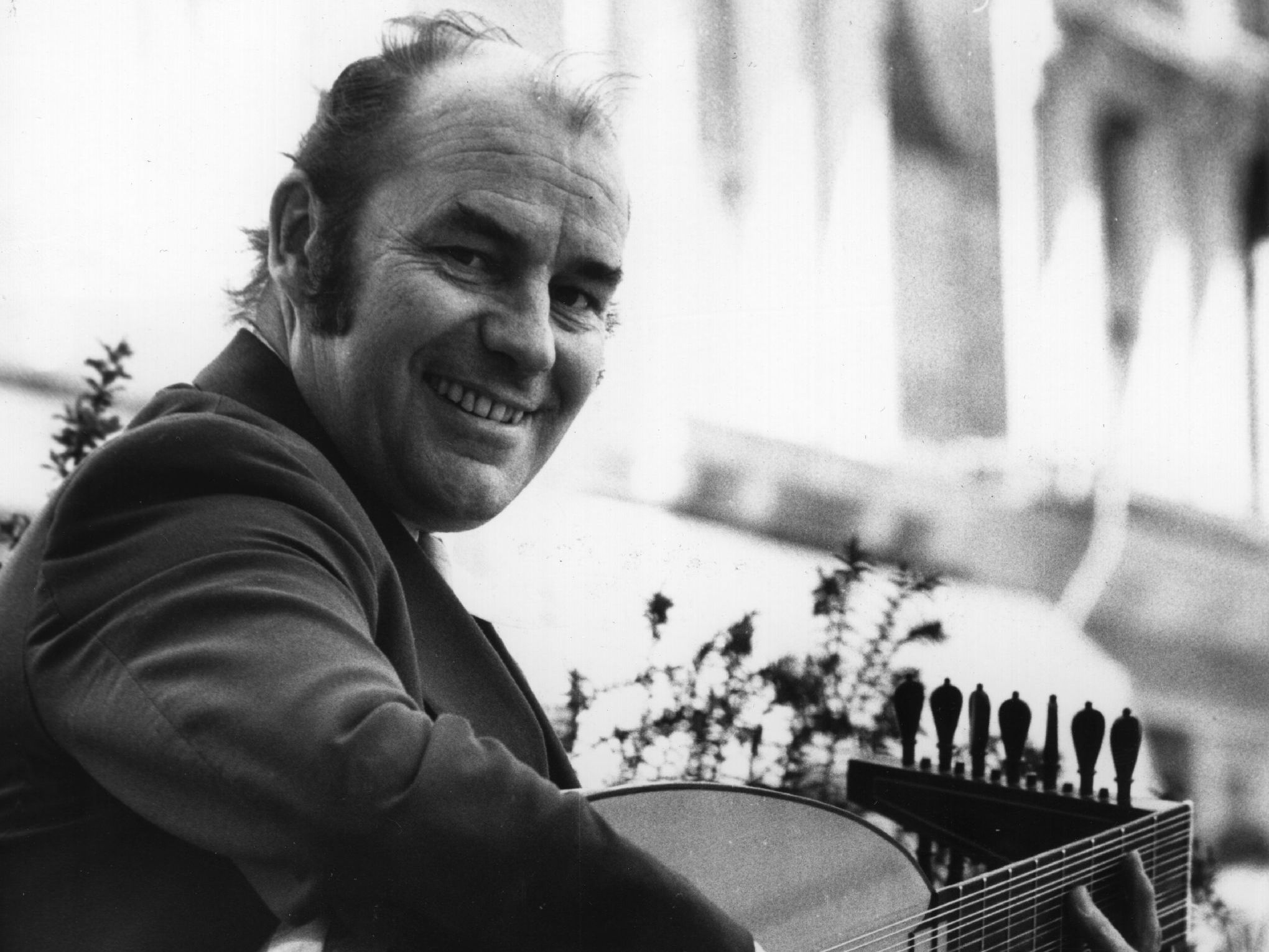 Julian Bream, The Classical Guitar Giant With The Soul Of A Jazz Player