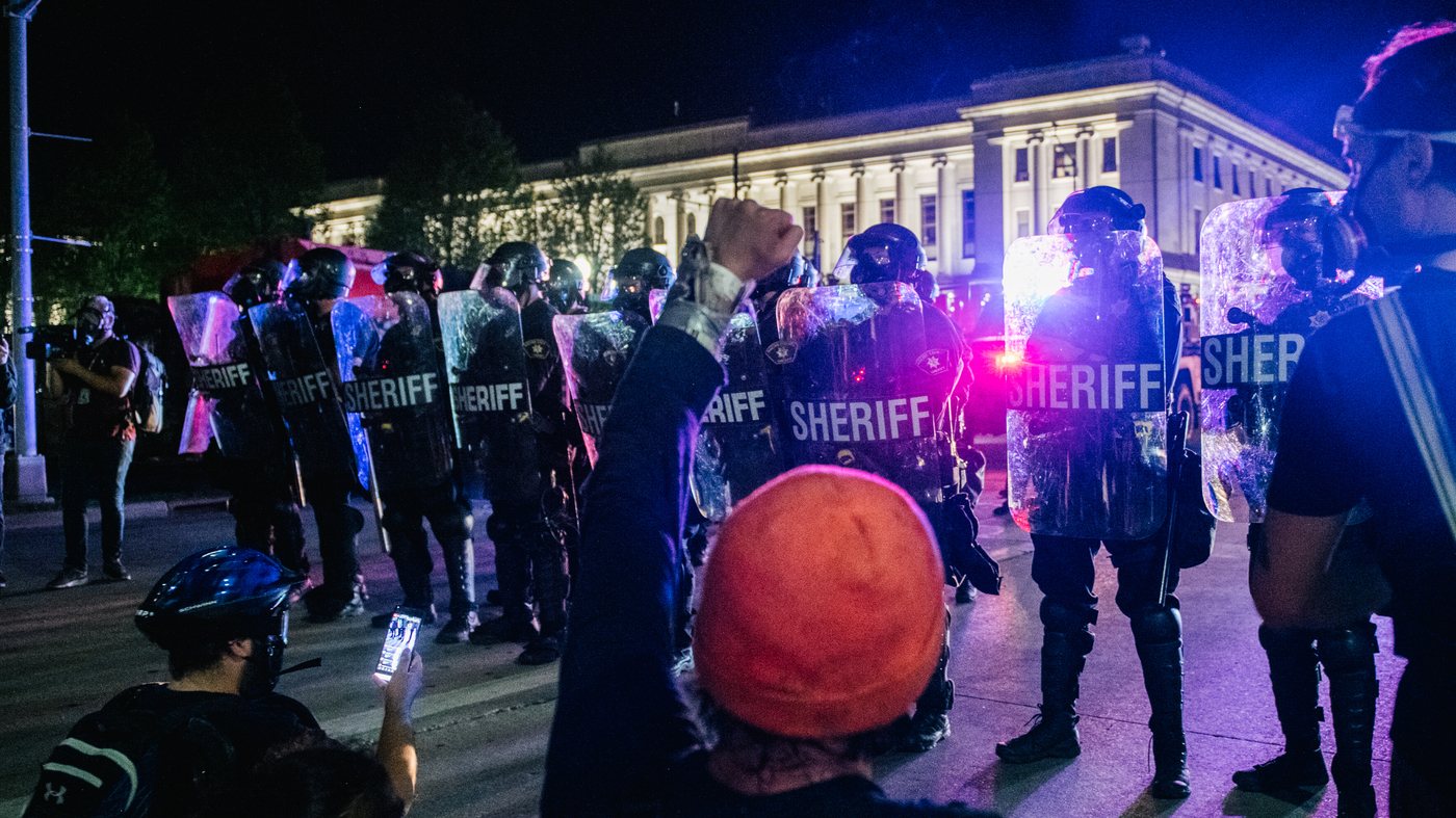 2016 On Loop: GOP Targets White Voters Amid Police Shootings, Protests 