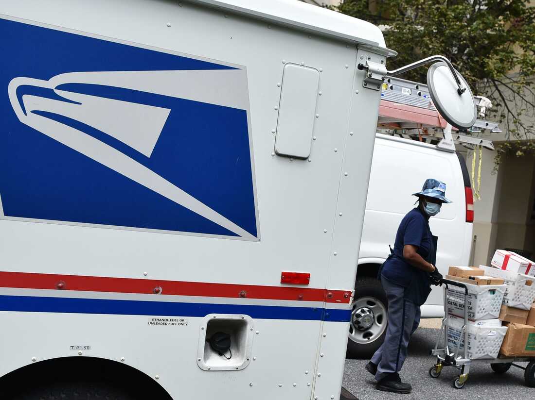 USPS United States Postal Service Parcel Envelope in Man S Hands Editorial  Stock Photo - Image of cargo, postage: 59575763