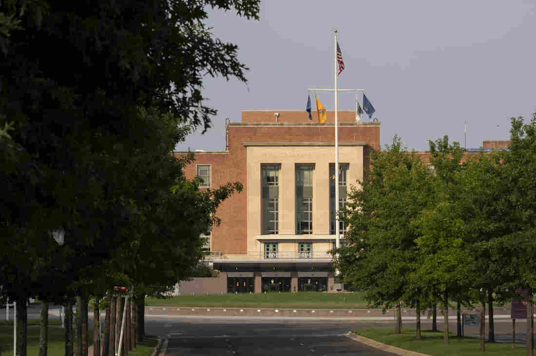 FDA Removes Top Spokesperson After Blood Plasma Blunder 1 gettyimages 1228202180 custom 4b7d997d09bc4c4a7d0aa526263cb321239d555d s1100 c15