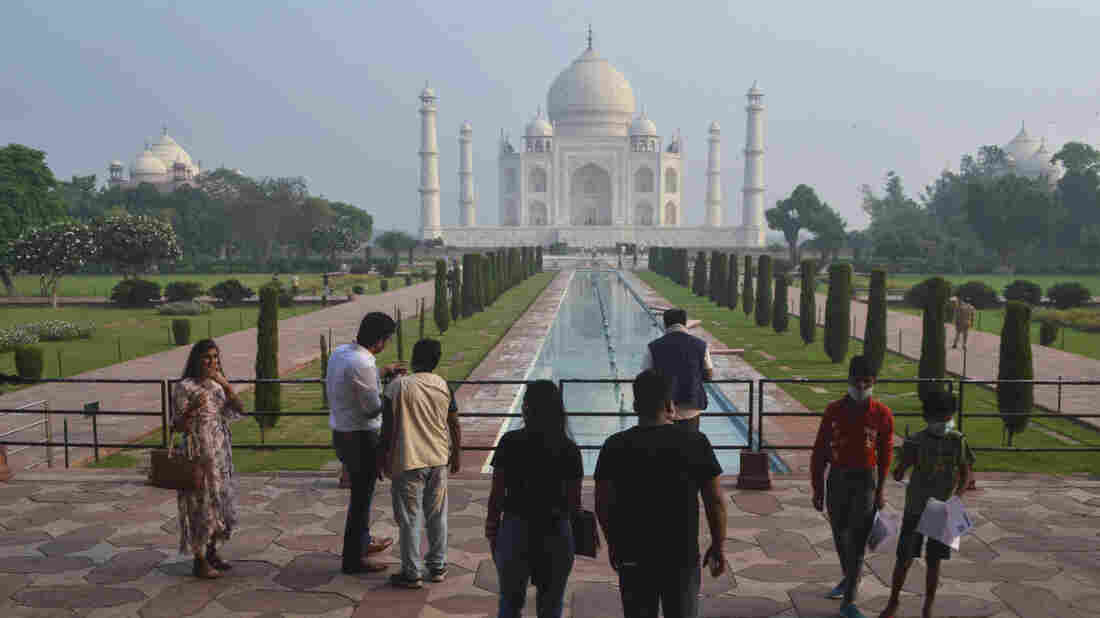 Taj Mahal Reopens In India For 1st Time In Six Months 1 ap 20265249582381 wide 7b4de2346db1bc940c08cb5aef41decaefb82b5d s1100 c15