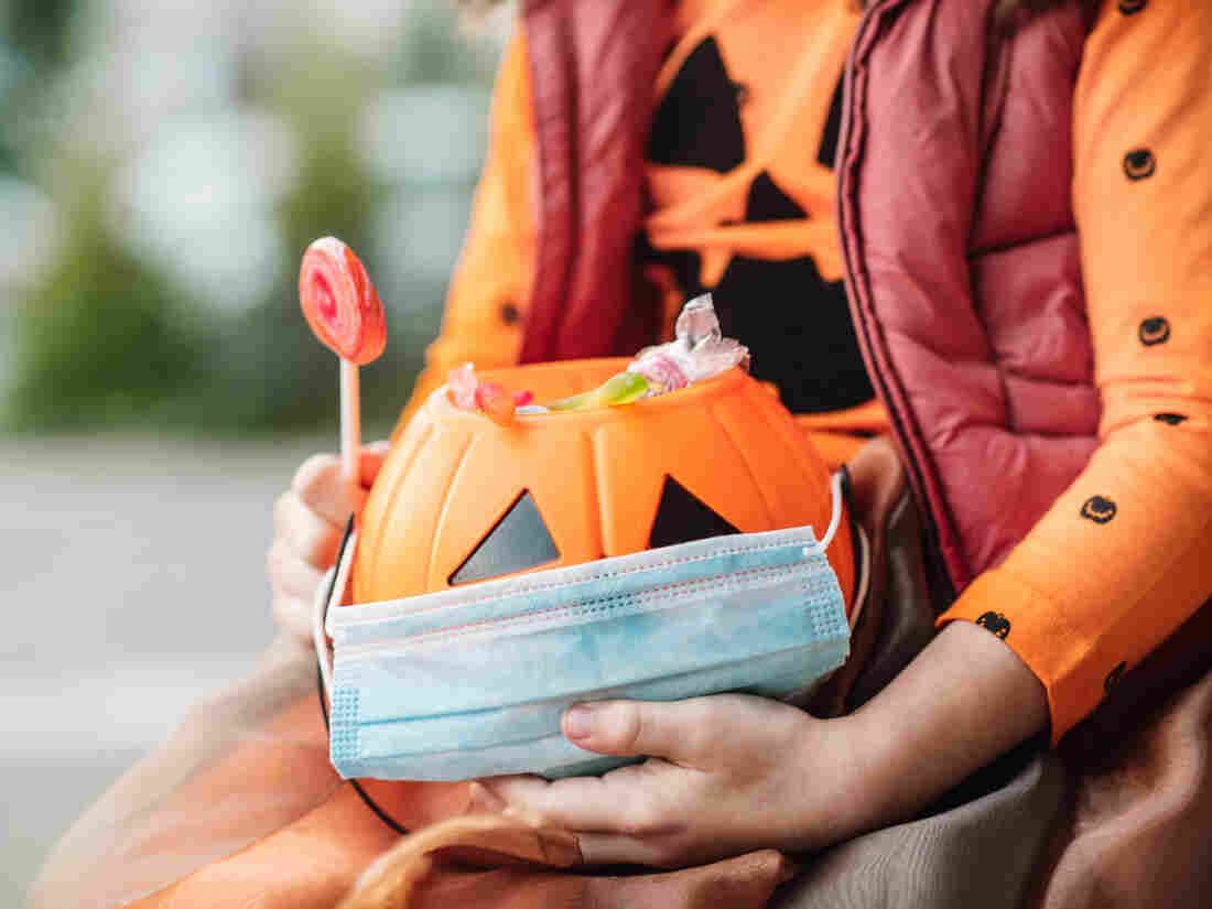 CDC's Halloween Guidelines Warn Against Typical Trick-Or-Treating 1 gettyimages 1273336929 edit c372e31e84d14adf20e663f530ba7ba5bca258f7 s1100 c15