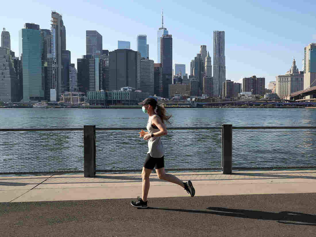 New York City Imposes Fines Of Up To $1,000 For Those Who Refuse To Wear Face Masks 1 gettyimages 1228777206 e6953e4182320a455af0bfbdfec515964bdef788 s1100 c15