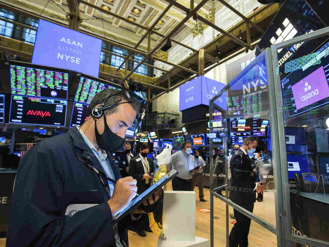 Stocks Bounce Up After White House Says It's Open To Stimulus After All 1 ap 20274602013213 b93c1f54c1d47111f67769745d76d7978bb6177c s1100 c15