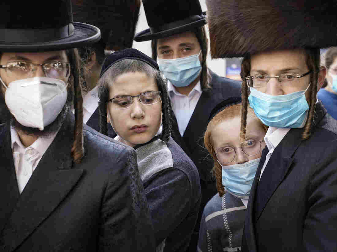 Police Arrest Anti-Lockdown Protest Leader In New York's Orthodox Jewish Community 1 ap 20281691665447 9e9b264d88faacb232fe8bac23729bfe66bc126e s1100 c15