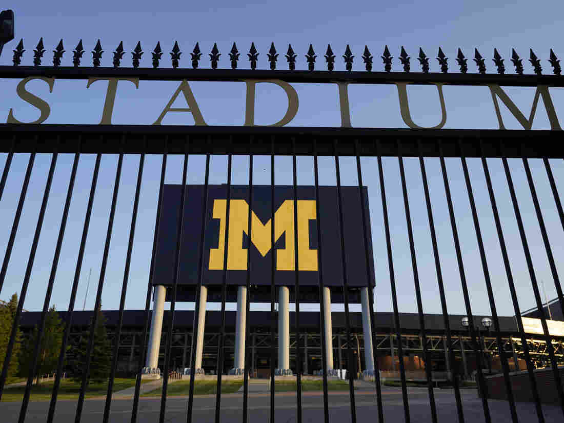 U. Of Michigan Students Under Stay-In-Place Order, But Football Can Still Kick Off 1 ap 20227732007543 8df0f0094fe81bcc72baba9129b46fe77b45b363 s1100 c15