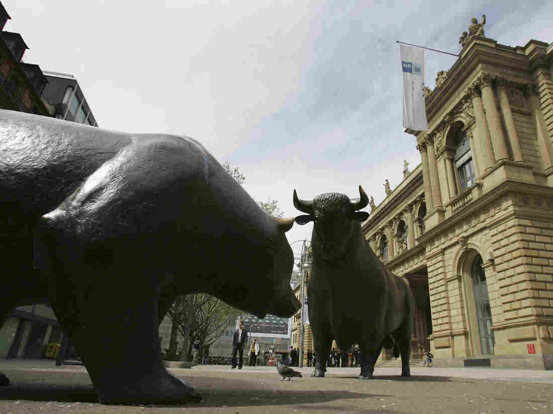 Will the bull or the bear statue win?