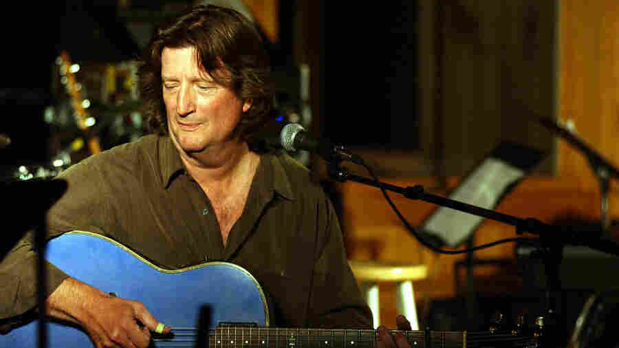 Acoustic guitarist Chris Smither can play about 100 Bob Dylan songs.