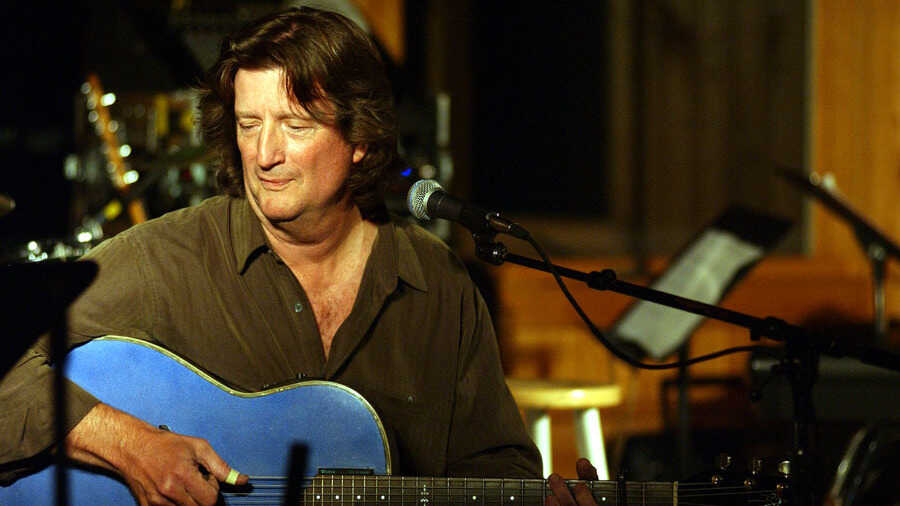Acoustic guitarist Chris Smither can play about 100 Bob Dylan songs.