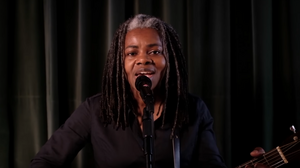 Tracy Chapman Returns To Sing Of 'Revolution' On The Eve Of Election Day