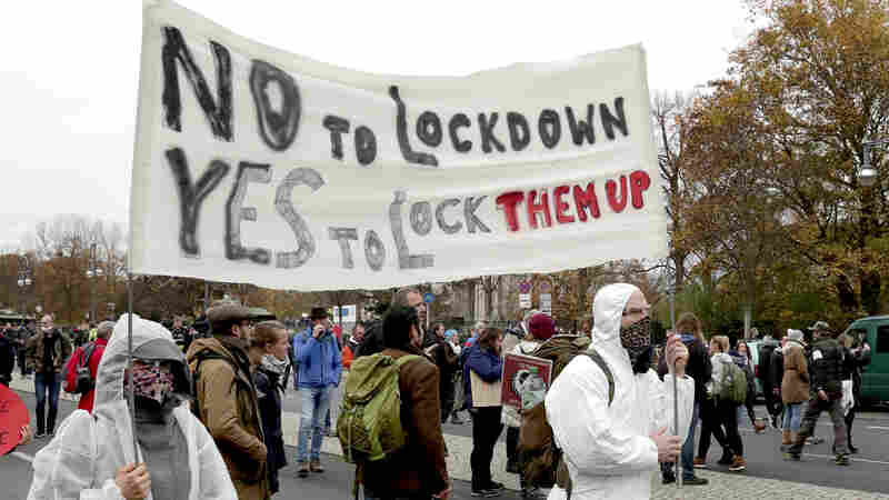 Berlin Police Disperse Anti-Lockdown Protesters With Water Cannons