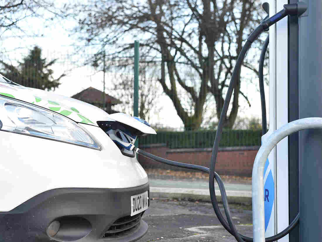 In a 10-point environmental plan to be announced this week, the British government is expected to ban the sale of petrol and diesel cars by 2030, five years earlier than previously committed. (Photo by Nathan Stirk/Getty Images)