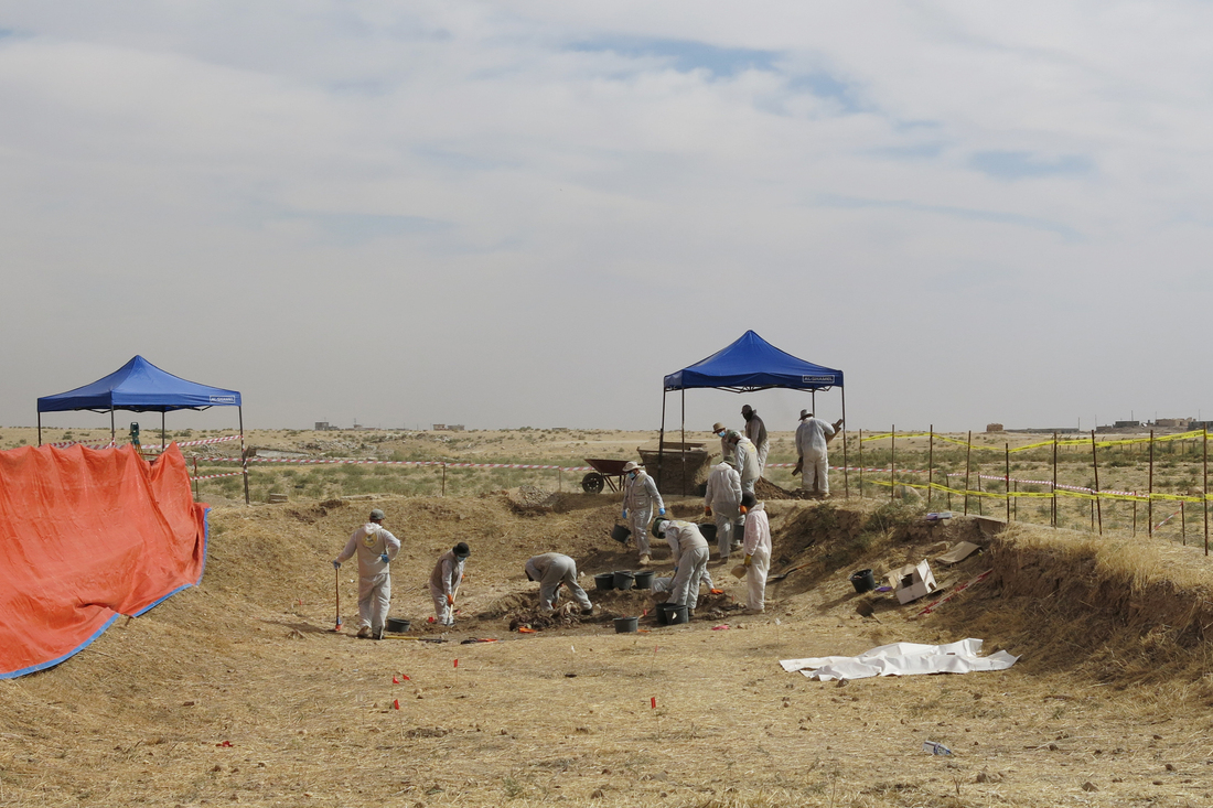 Yazidis Search For Mothers Remains In Mass Graves In Iraq Npr