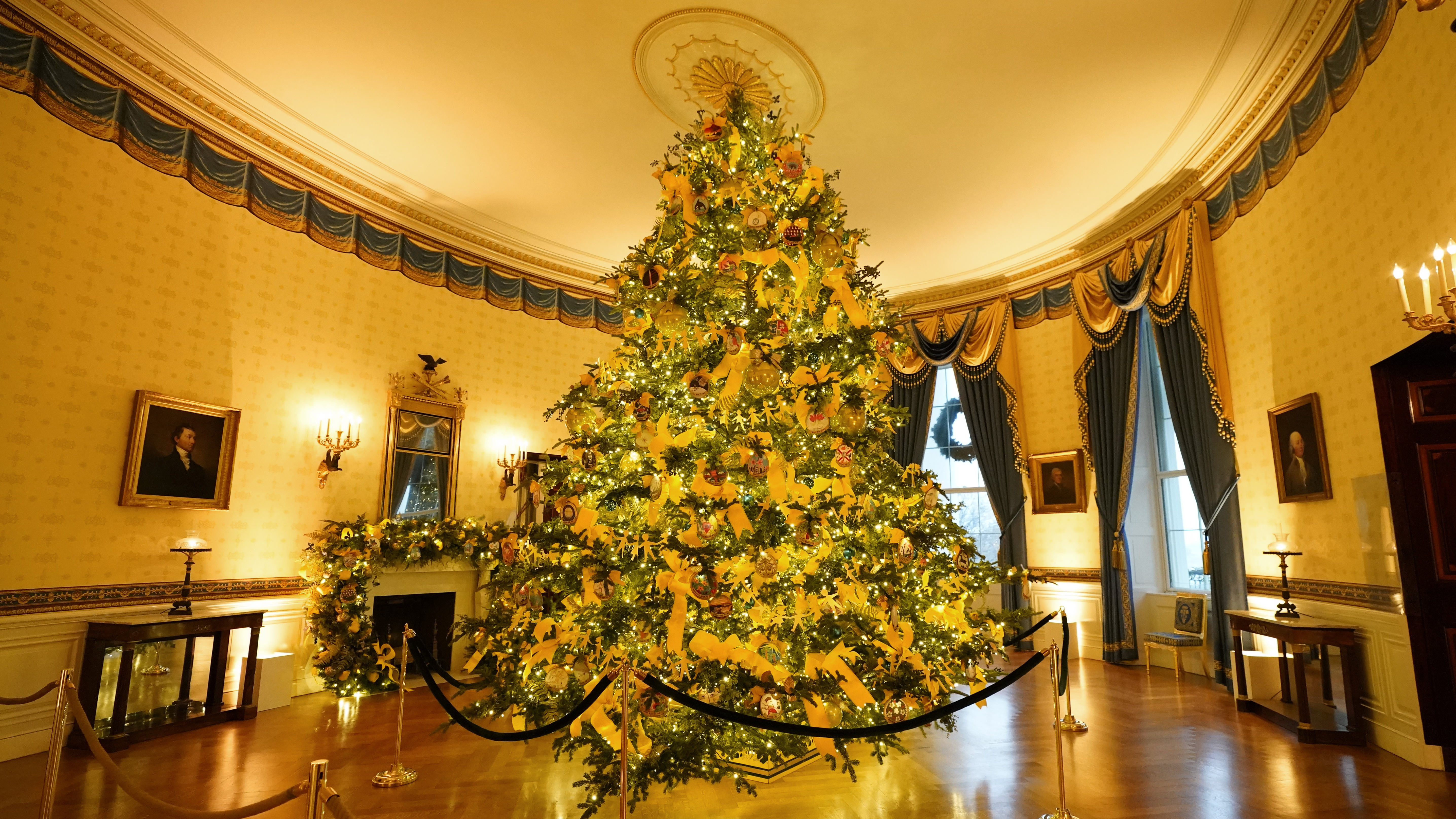 Christmas: A Timeline Of The White House Holiday Decor