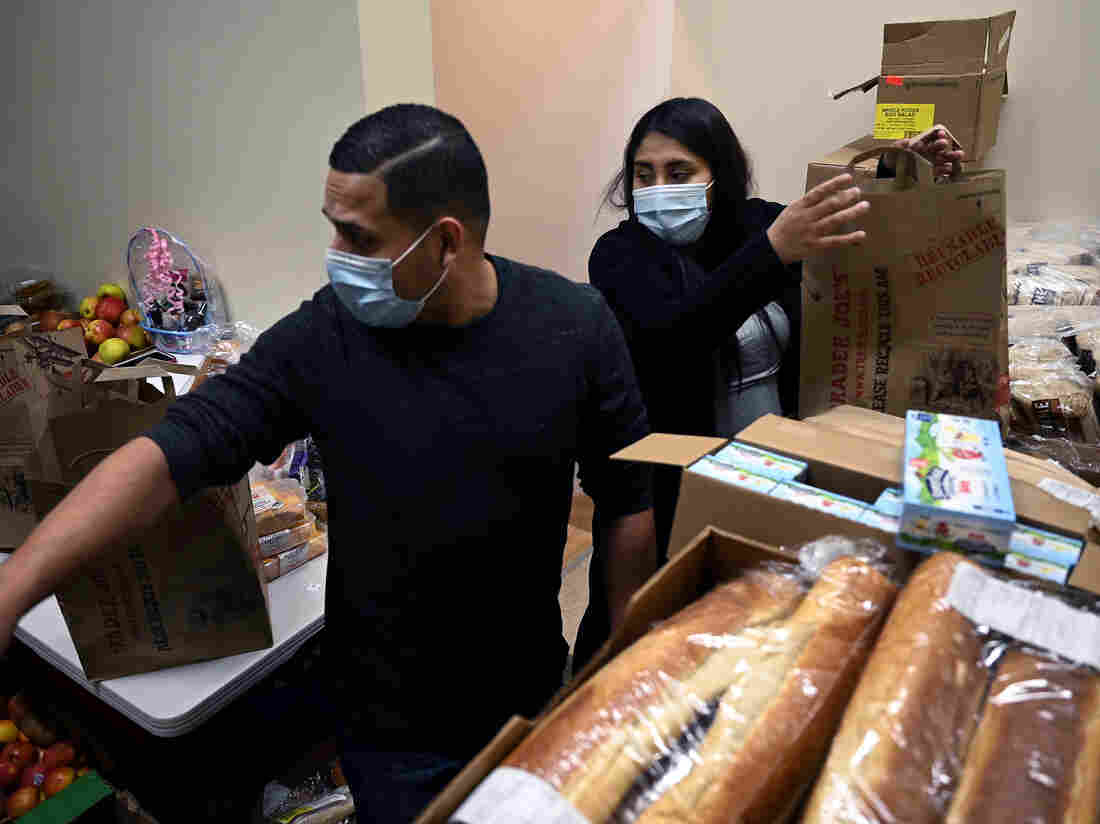 Immigrant Woman Starts Food Pantry In Her Home To Help Undocumented Families 2 food pantry 11 19 2020 ja 1334a 745a814e88432767cf0110bdafb24167e81fc9f7 s1100 c15