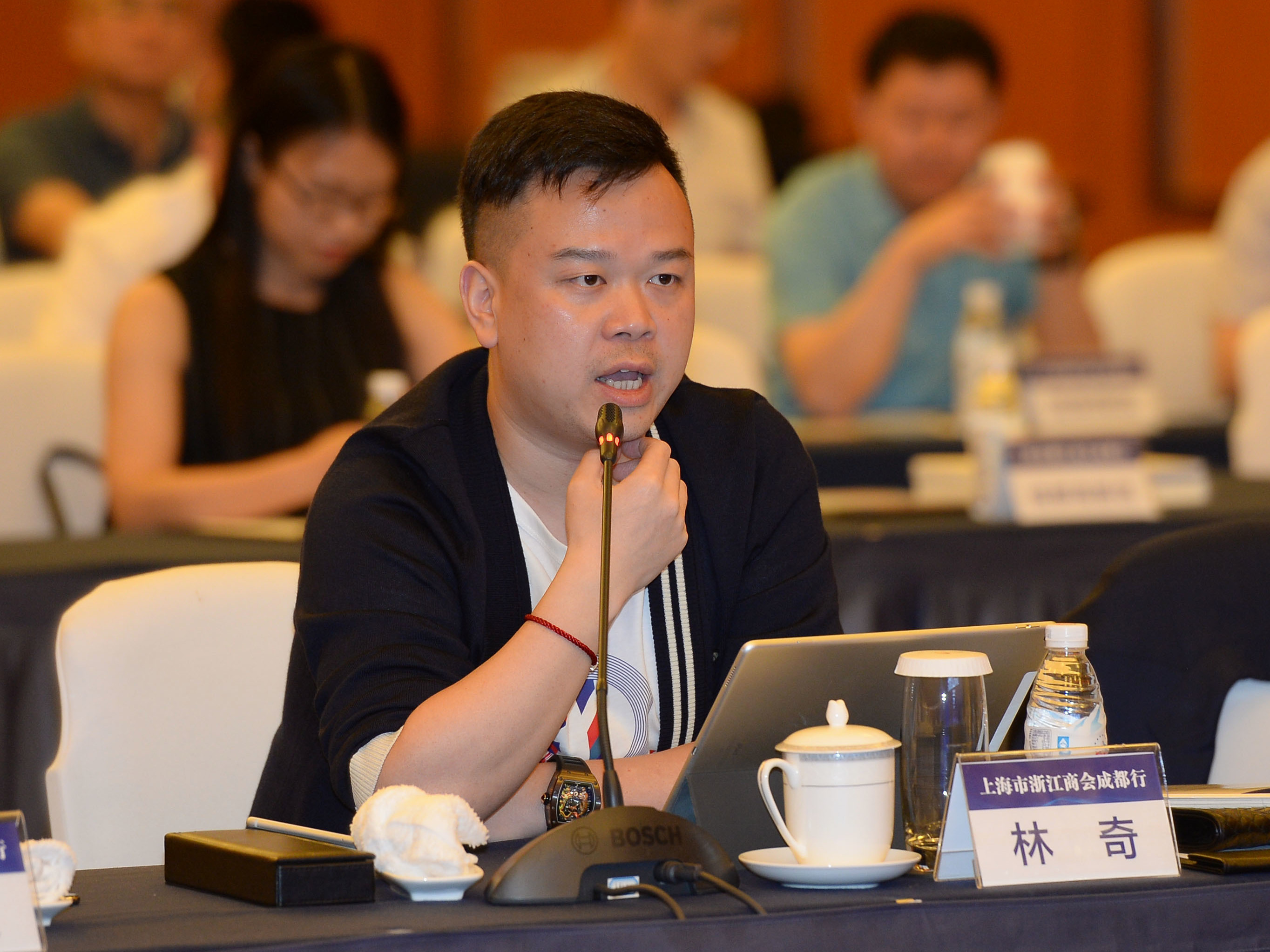 Lin Qi, the chairman and CEO of Yoozoo Games, died on Christmas Day following a week-long illness that may have stemmed from a poisoned cup of tea.