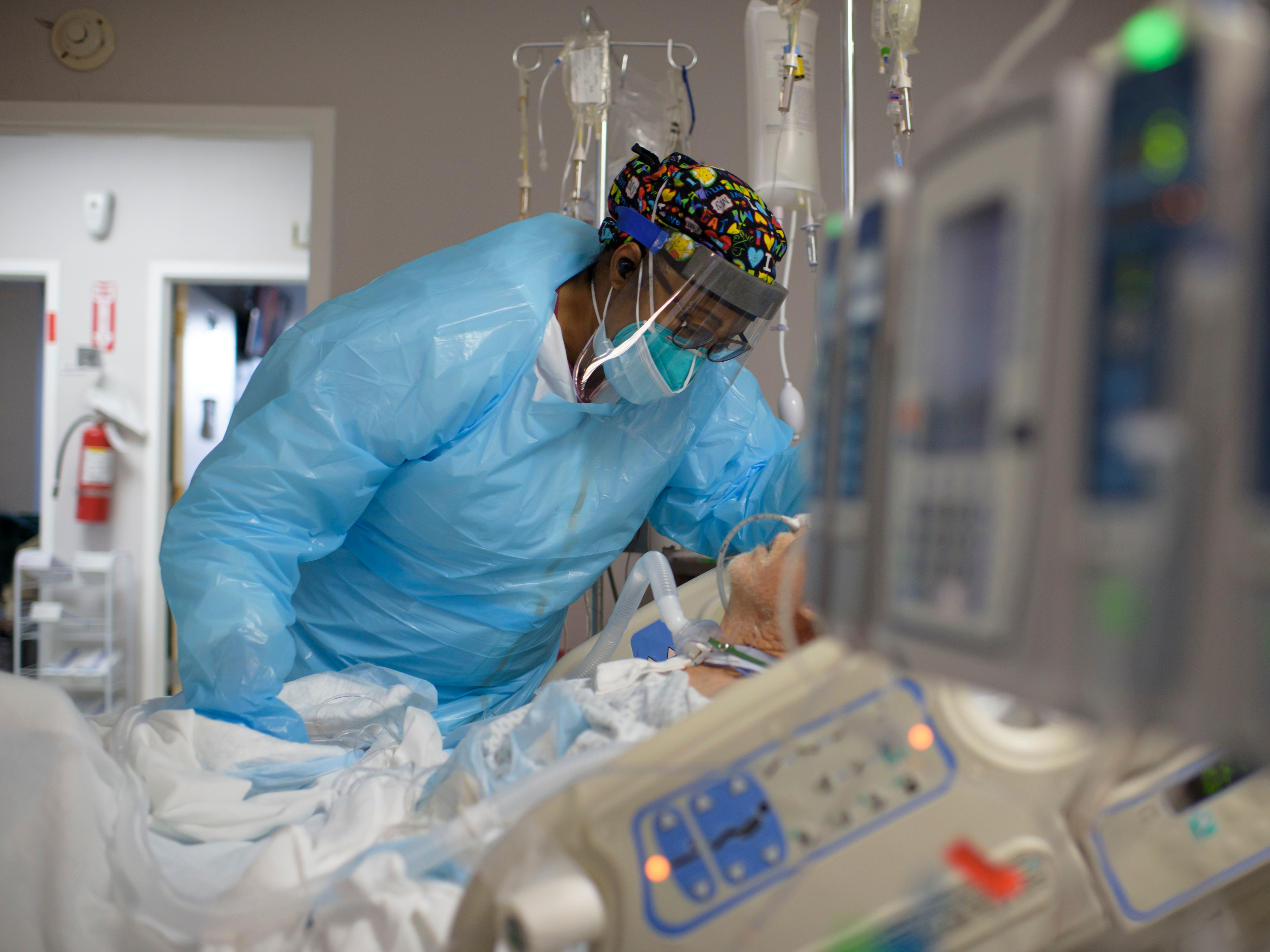 U S Surpasses 20 Million Confirmed Coronavirus Cases Mpr News