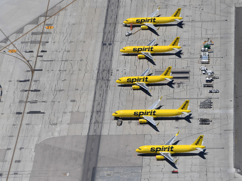 Aircraft largely stayed on the ground in spring 2020, leading to a drop in greenhouse gas emissions. (Ethan Miller/Getty Images)