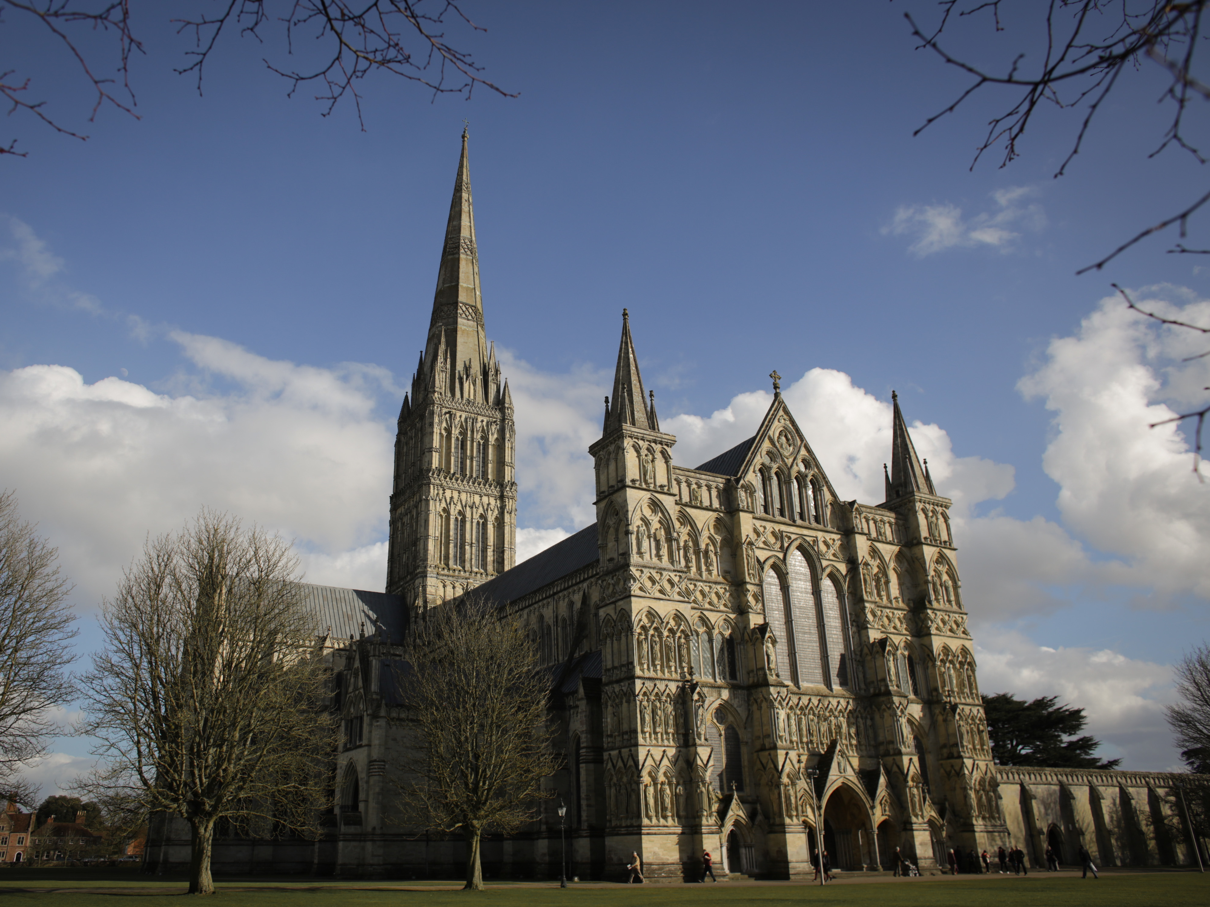 Salisbury Cathedral Organ Plays Majestic Music During Vaccinations