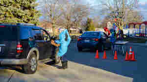 To Help Farmworkers Get COVID-19 Tests And Vaccine, Build Trust And A Safety Net