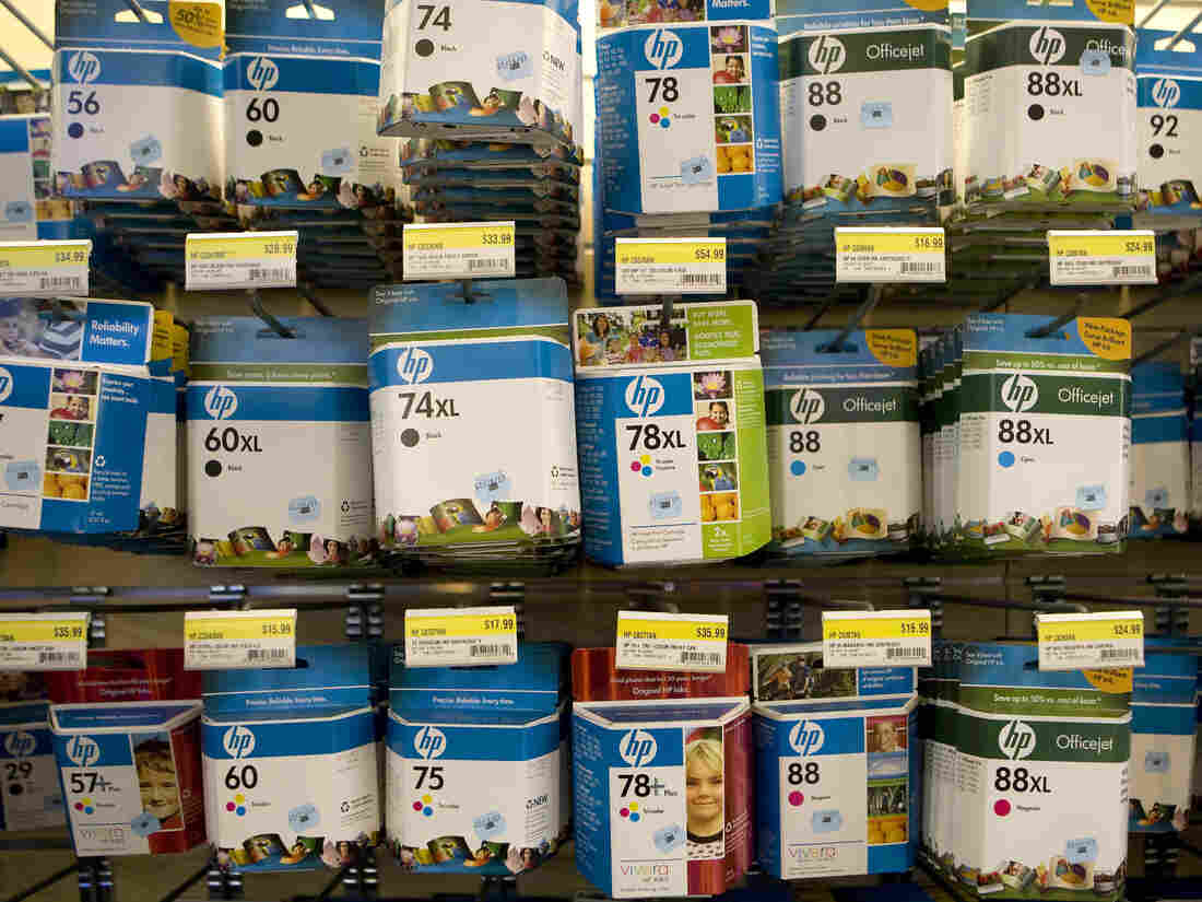 Hewlett-Packard Co. inkjet cartridges sit on display at the J&R Music World store in New York, U.S., on Wednesday, Feb. 18, 2009.