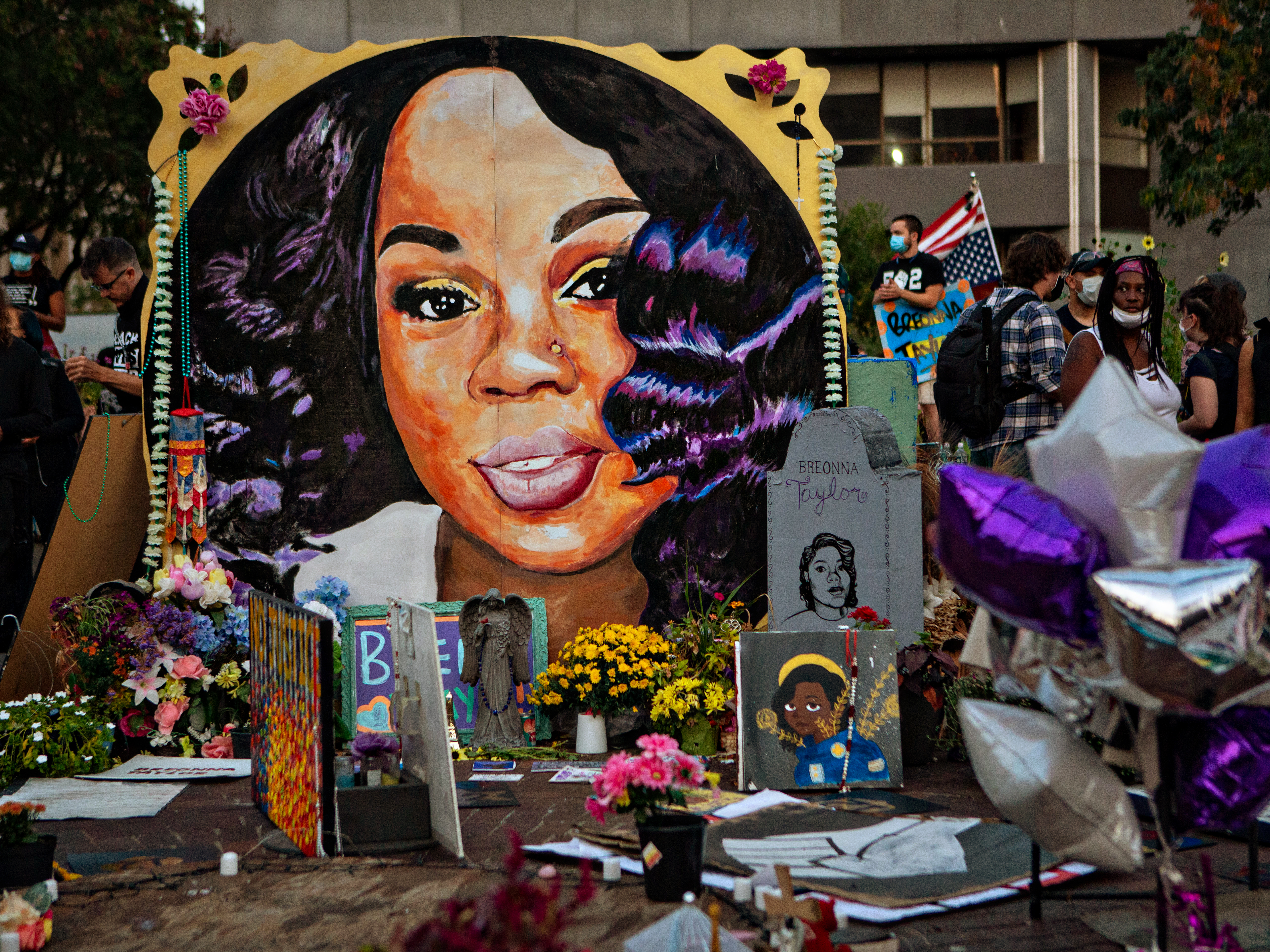A makeshift memorial in downtown Louisville, Ky., for Breonna Taylor in September 2020. Taylor was killed a year ago in her home during a botched narcotics raid carried out by Louisville police. (Los Angeles Times via Getty Images)