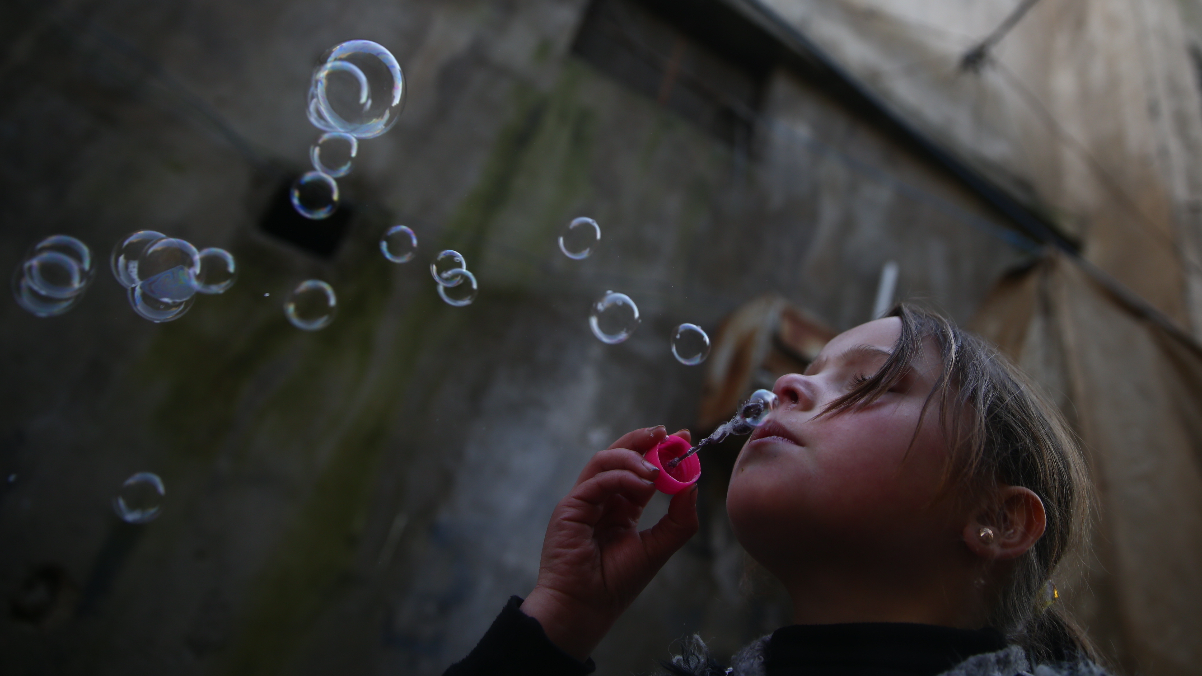 Jan. 19, 2017: Douma — A young girl blows bubbles.